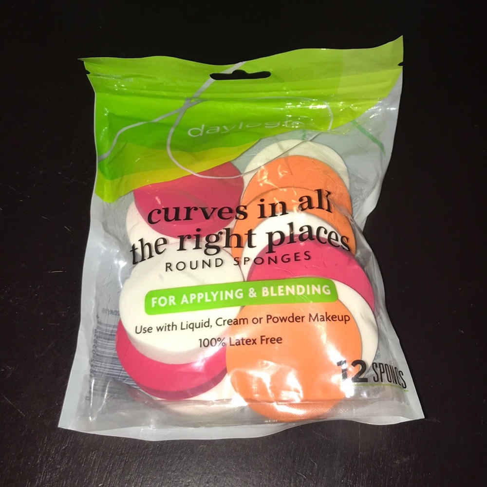 Round makeup sponges